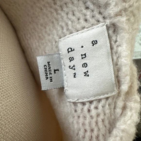 a new day Cream Sweater with Red Bow - Picture 5 of 8